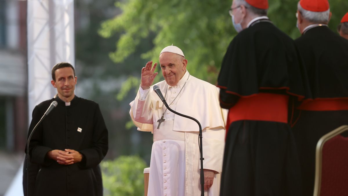 „Dávat lidi do ghett nic neřeší.“ Papež vyzval v Luníku IX k integraci